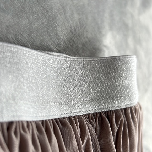 Rare Blackmilk Multi Layered Mesh Midi Skirt ~ LIMITED Size Medium - Picture 3 of 9